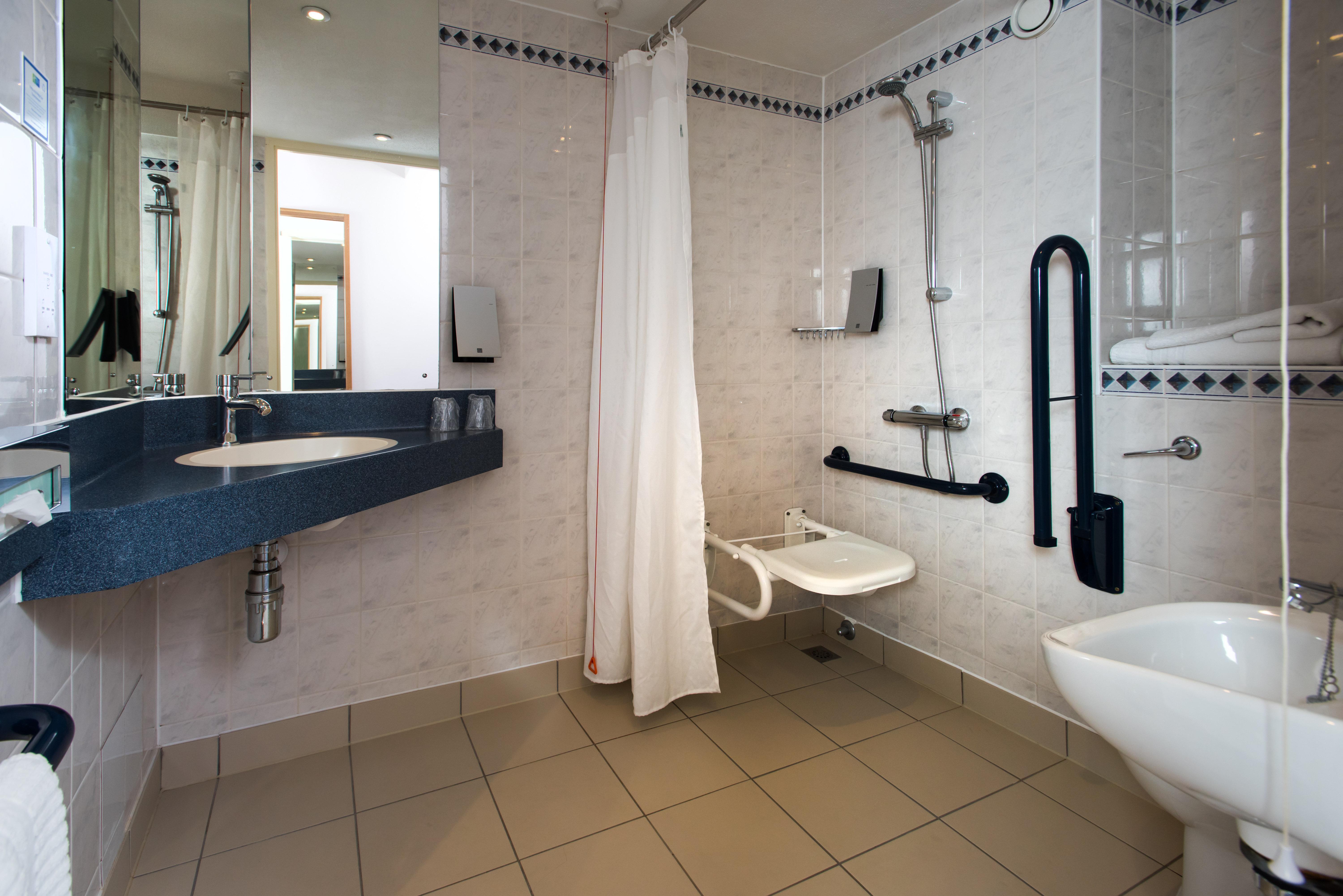 Holiday Inn Express London-Wimbledon-South, An Ihg Hotel Eksteriør billede