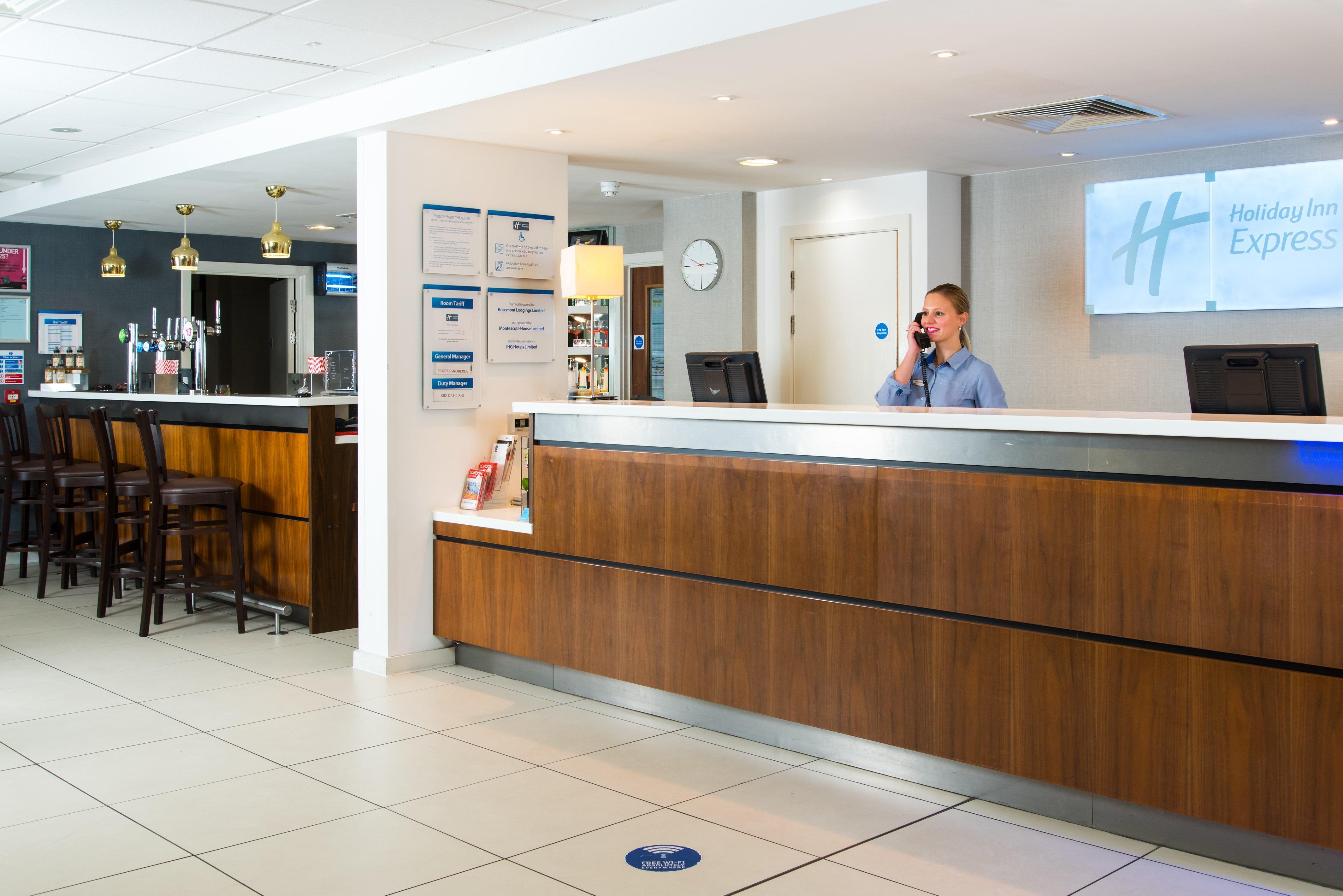 Holiday Inn Express London-Wimbledon-South, An Ihg Hotel Eksteriør billede