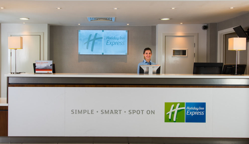 Holiday Inn Express London-Wimbledon-South, An Ihg Hotel Eksteriør billede
